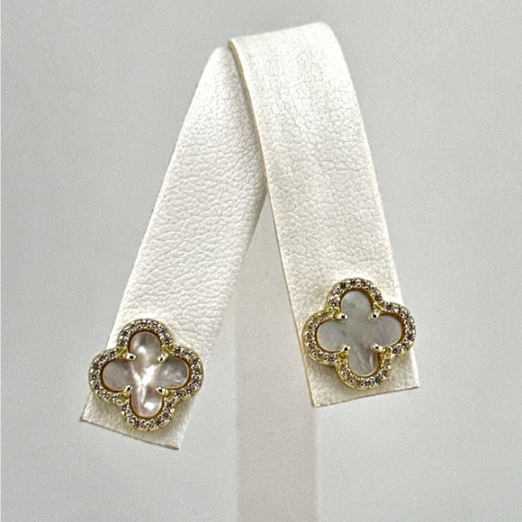18K Gold Plated Over 925 Sterling Silver Clover Mother of Pearl Stud Earrings - Picture 2 of 4